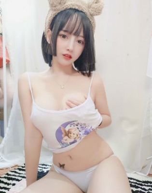 丰满双乳秘书被老板狂揉