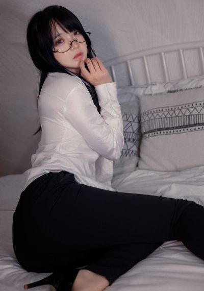 25岁的女高中生